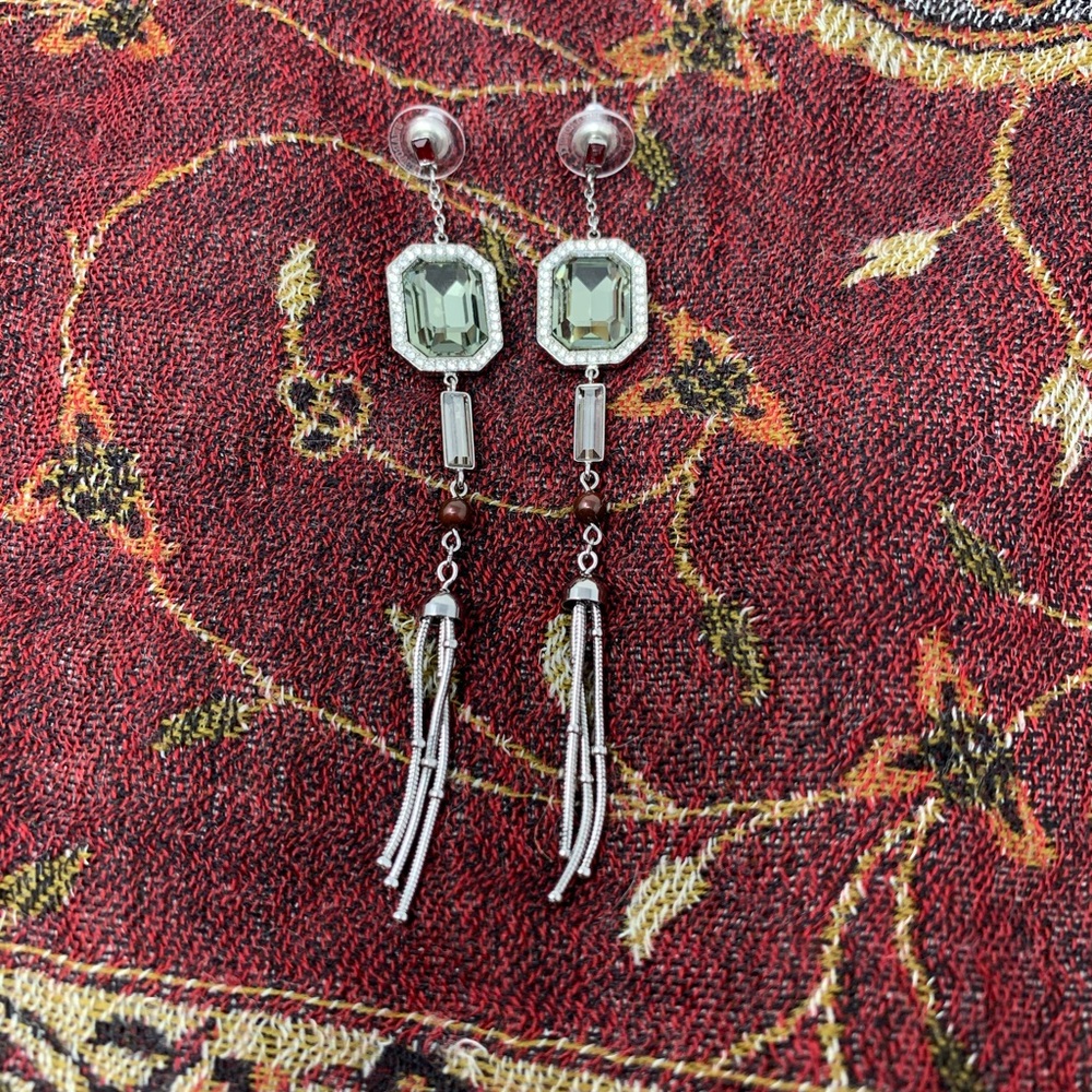 🔥2/$25🔥 Gorgeous Dangle Earrings